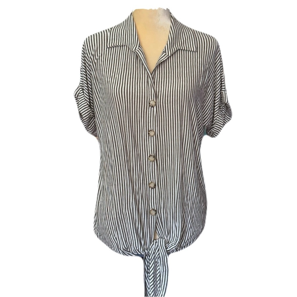 KIM & CAMI Soft Jersey Button Down Shirt Top Size M Short Sleeve Black and White